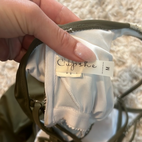 Cupshe One Piece Swim Suit - Picture 4 of 4